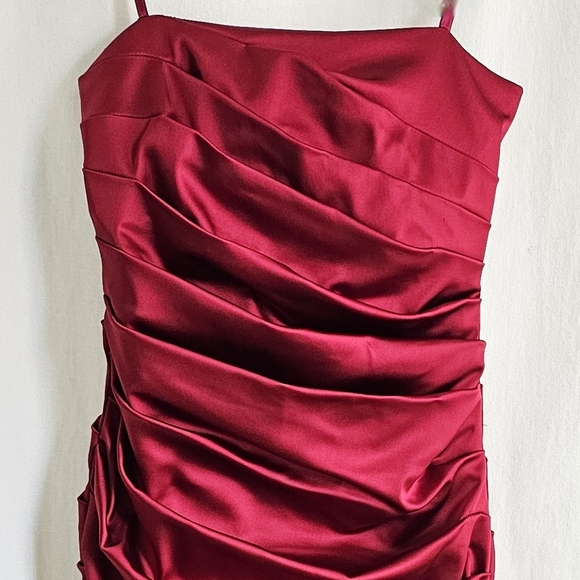 🇨🇦 Le Chateau Strapless Red Satin Dress - Picture 9 of 16